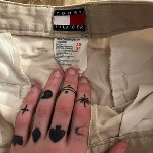 Tommy hill-figure khakis